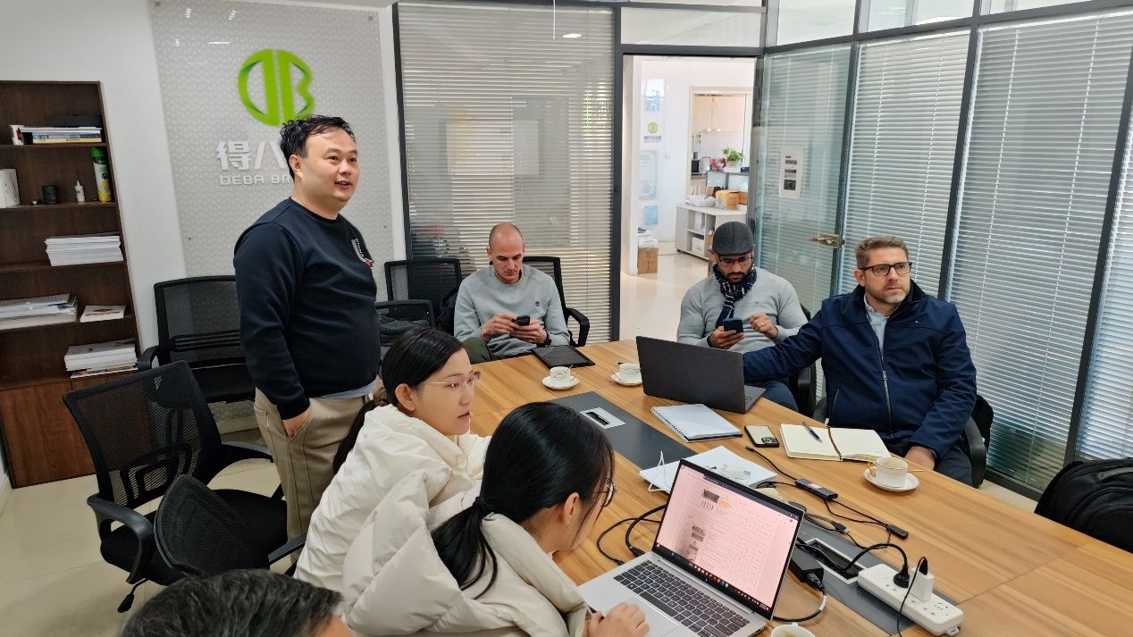 Khách hàng Paraguay đến thăm anh em nhà Deba, tán thành cao kế hoạch trang trại 12.000 con lợn nái và sức mạnh sản phẩm